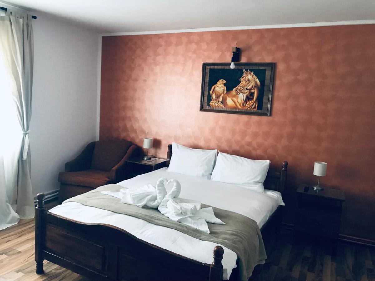Pensiunea Royal Рынка Экстерьер фото